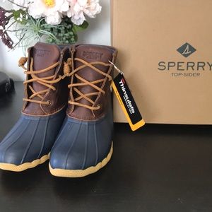 Sperry Saltwater Duck Boots sz 6 NWB Navy/Tan